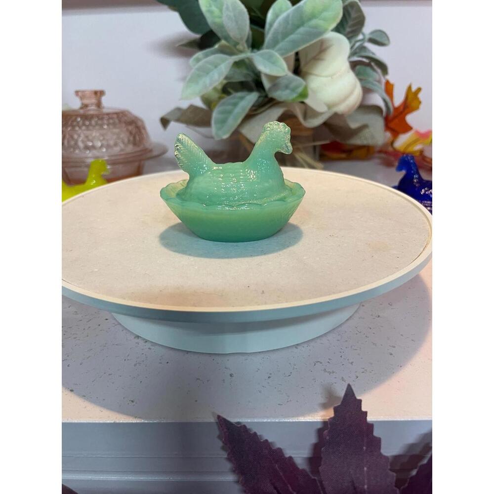 Jadeite Mini Hen on Nest – Collectible Glassware